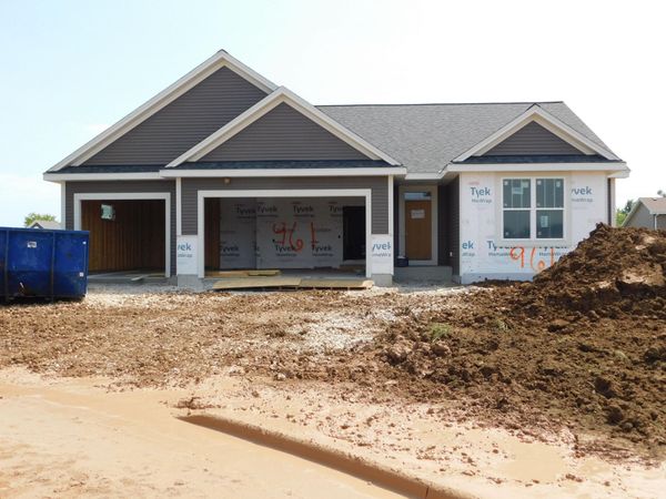 961 Horseshoe Ct, Belgium, WI 53004