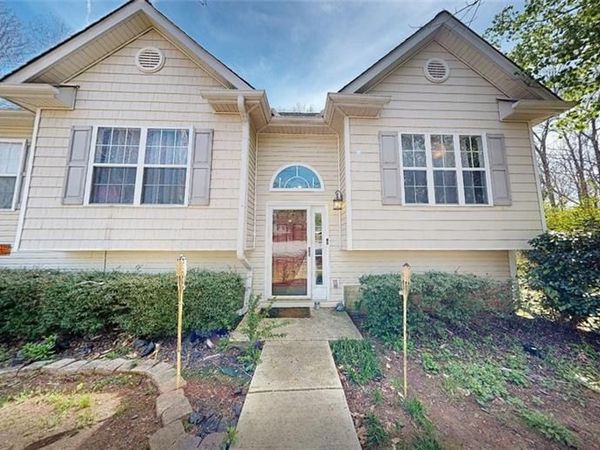 15 Huntington Drive, Grantville, GA 30220