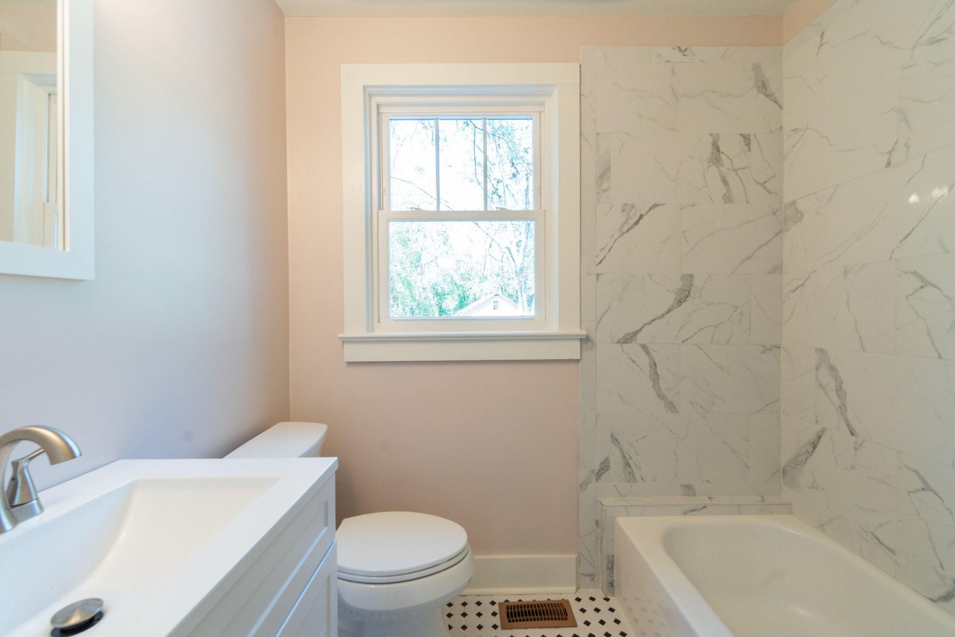 708 S Laurel Street Photo 13