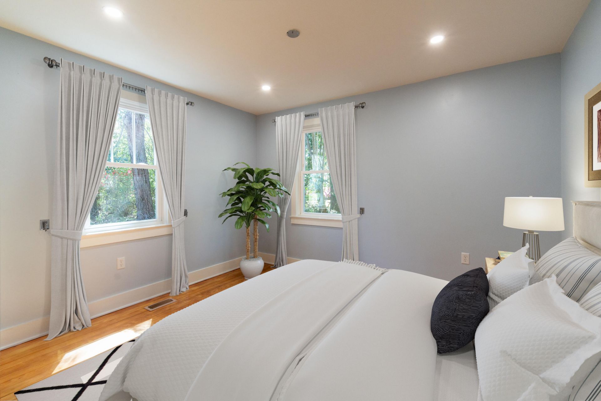 708 S Laurel Street Photo 14