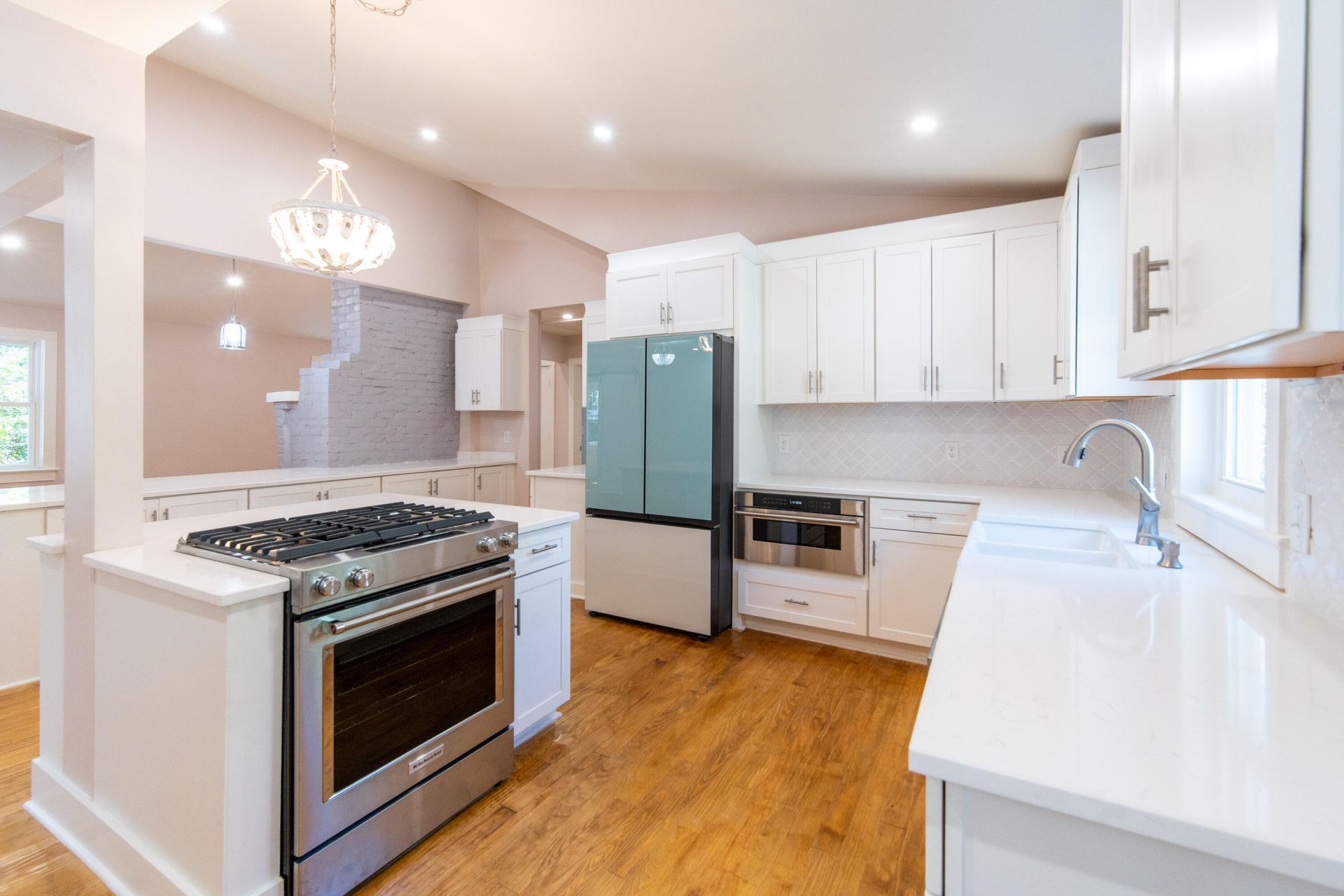 708 S Laurel Street Photo 6