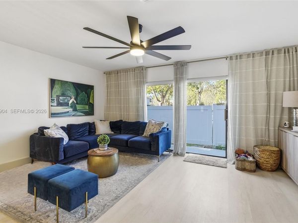 11611 NW 11th St , Unit 11611, Pembroke Pines, FL 33026