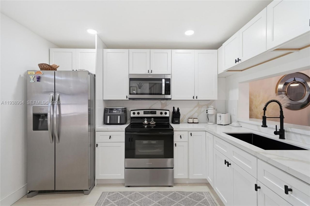 11611 NW 11th St , Unit 11611, Pembroke Pines, FL 33026 Photo