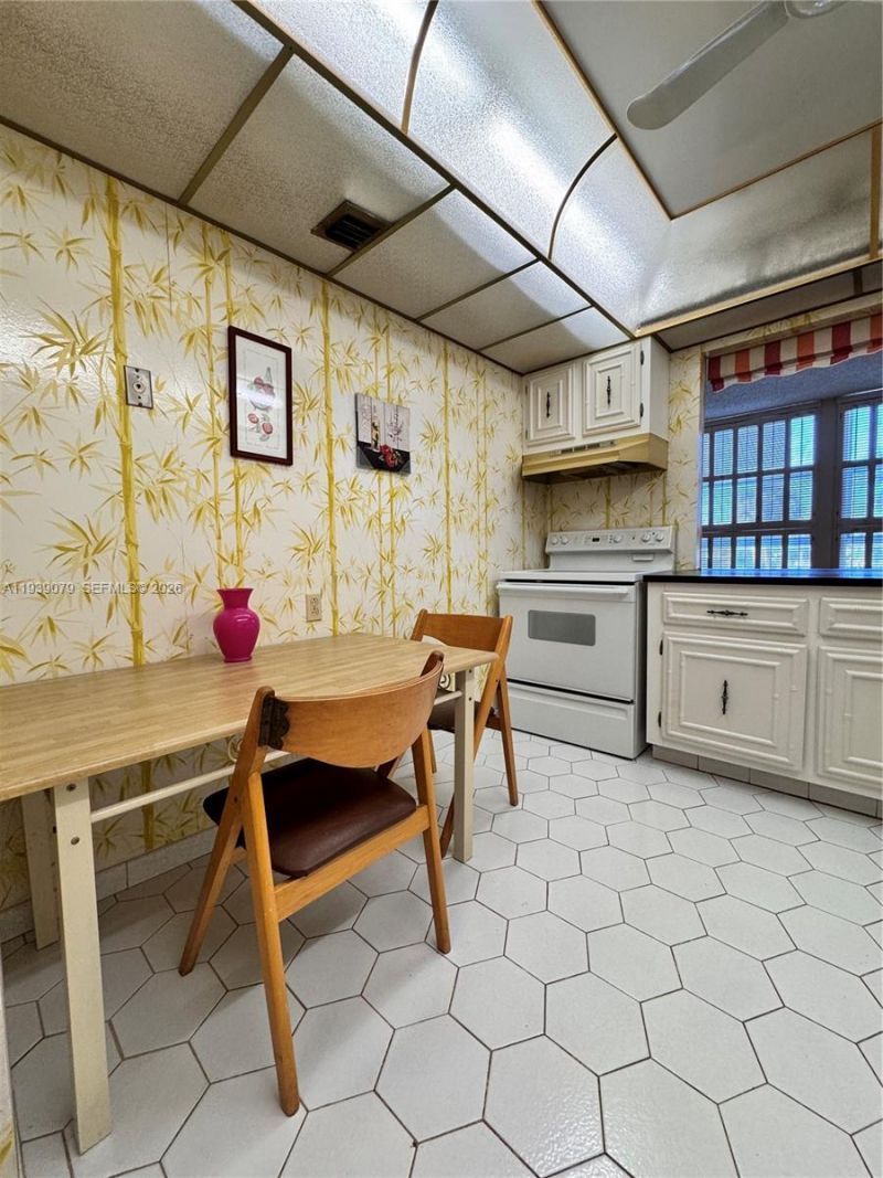 701 Three Islands Blvd, Unit 218, Hallandale Beach, FL 33009 Photo