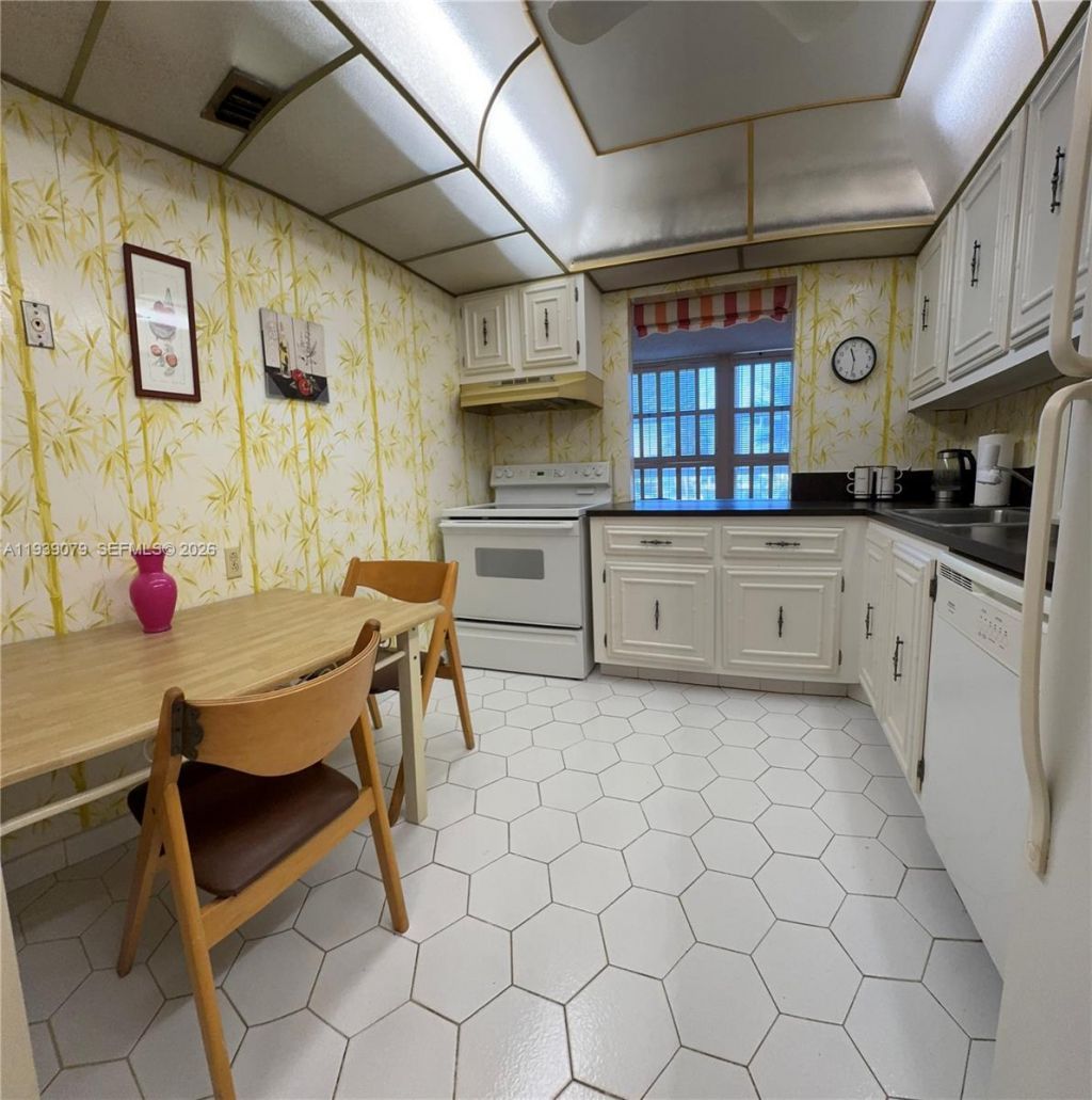 701 Three Islands Blvd, Unit 218, Hallandale Beach, FL 33009 Photo