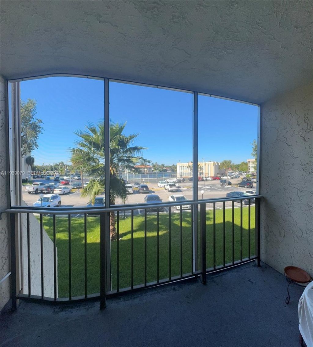 701 Three Islands Blvd, Unit 218, Hallandale Beach, FL 33009 Photo