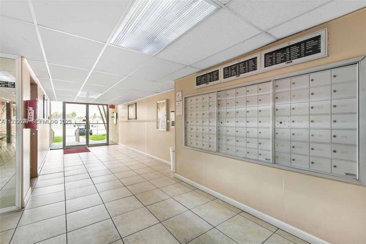 701 Three Islands Blvd, Unit 218, Hallandale Beach, FL 33009 Photo