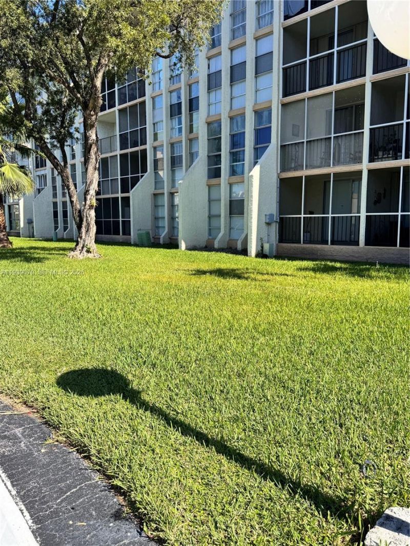 701 Three Islands Blvd, Unit 218, Hallandale Beach, FL 33009 Photo