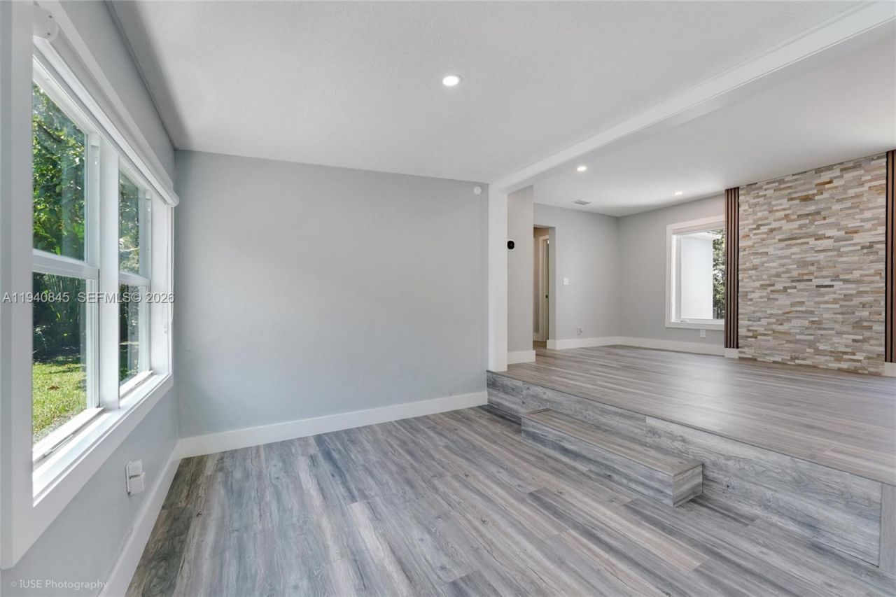 8730 NE 8th Ct, Miami, FL 33138 Photo