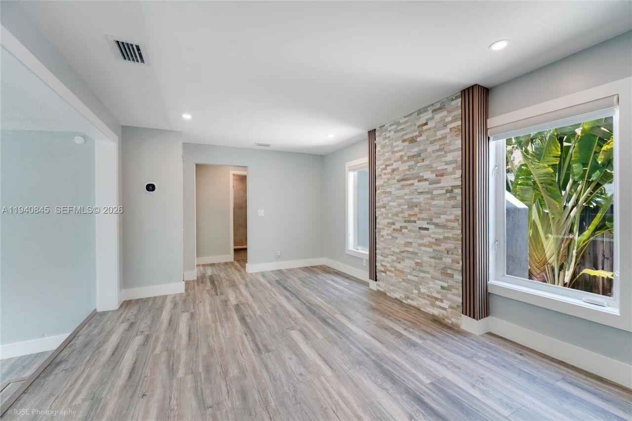 8730 NE 8th Ct, Miami, FL 33138 Photo