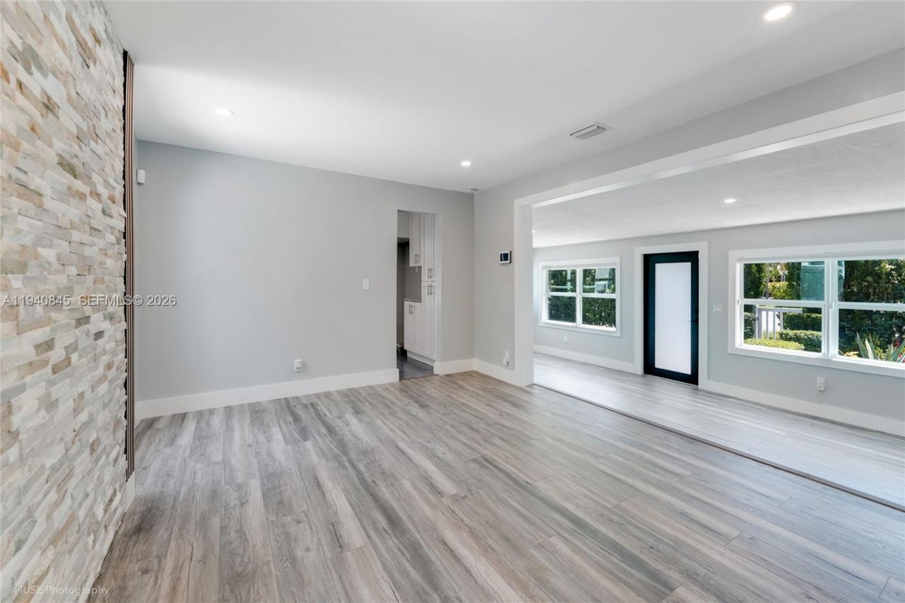 8730 NE 8th Ct, Miami, FL 33138 Photo