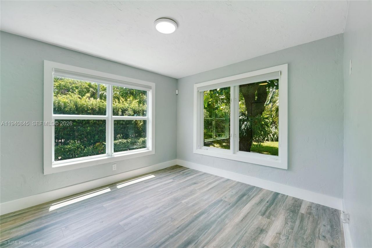 8730 NE 8th Ct, Miami, FL 33138 Photo