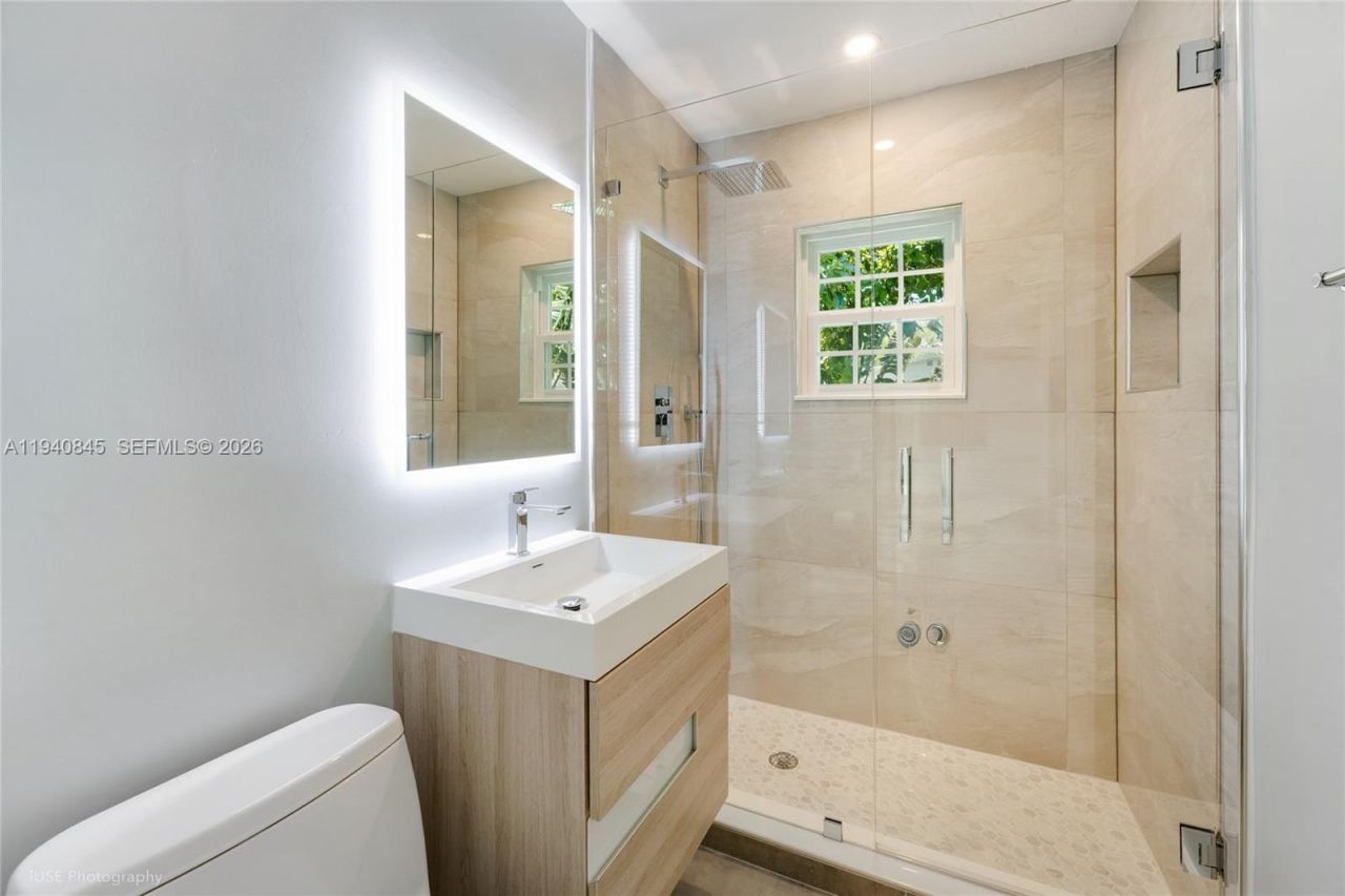 8730 NE 8th Ct, Miami, FL 33138 Photo