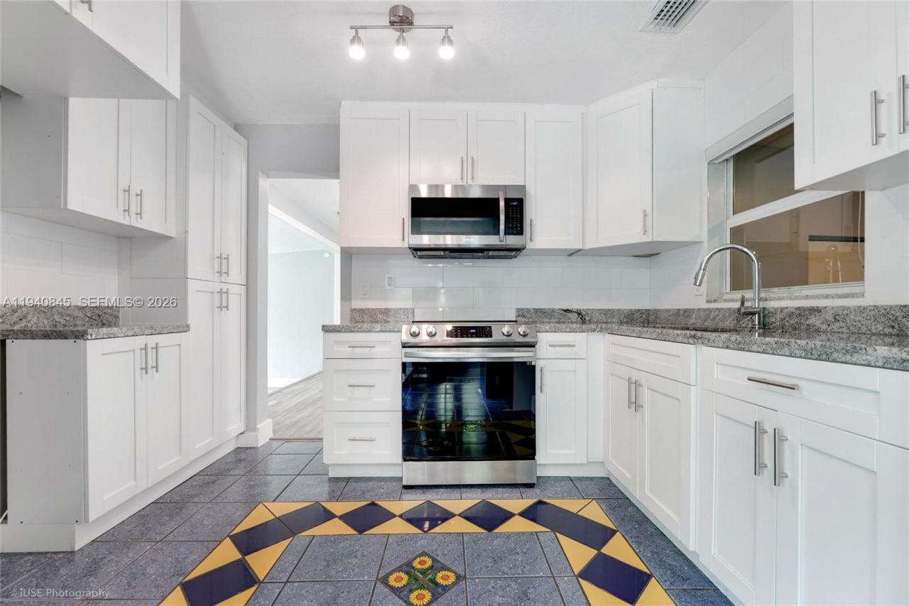 8730 NE 8th Ct, Miami, FL 33138 Photo