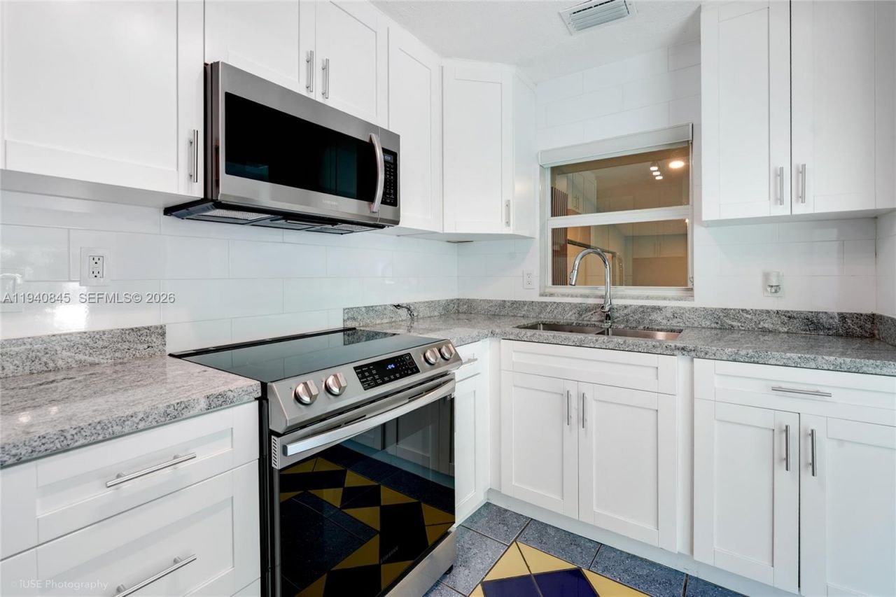 8730 NE 8th Ct, Miami, FL 33138 Photo