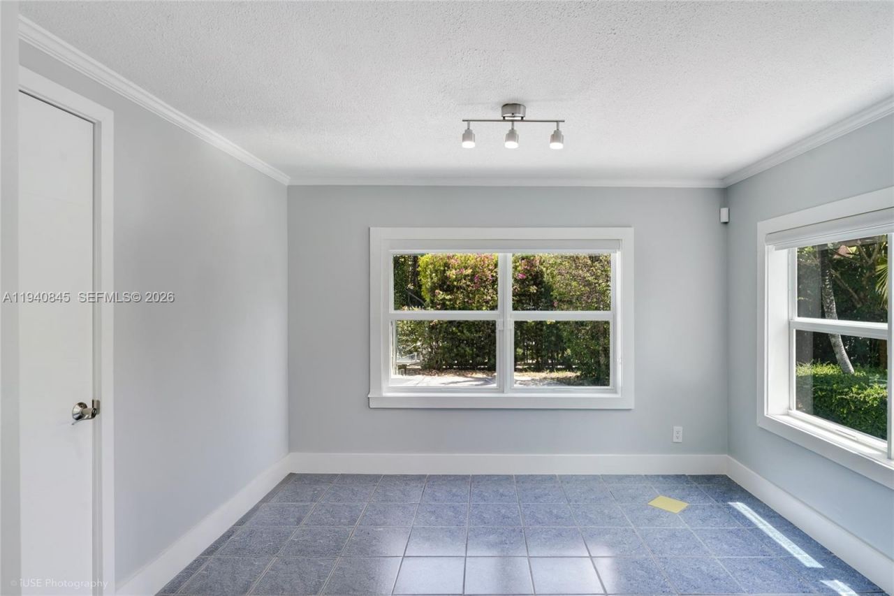 8730 NE 8th Ct, Miami, FL 33138 Photo