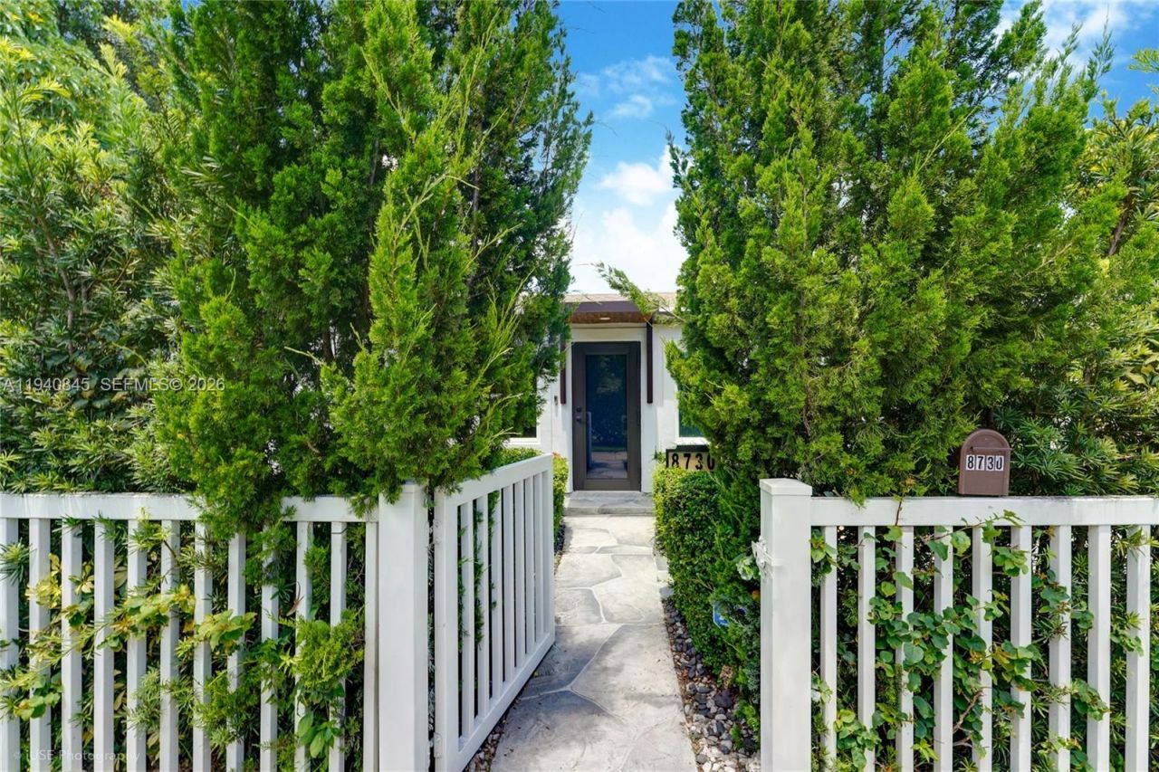 8730 NE 8th Ct, Miami, FL 33138 Photo