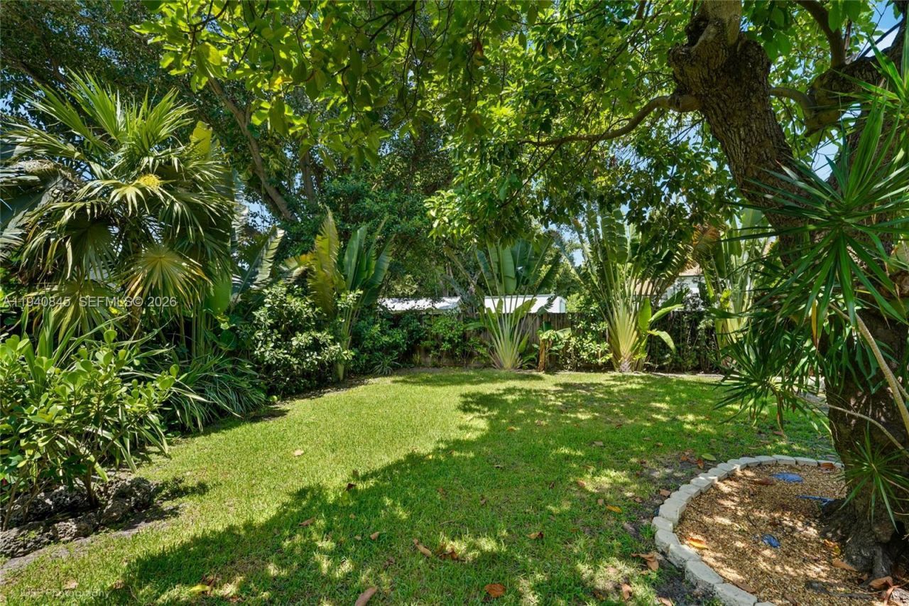 8730 NE 8th Ct, Miami, FL 33138 Photo