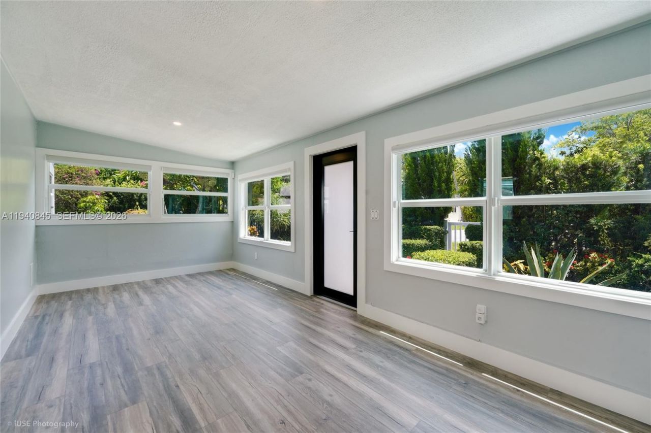 8730 NE 8th Ct, Miami, FL 33138 Photo