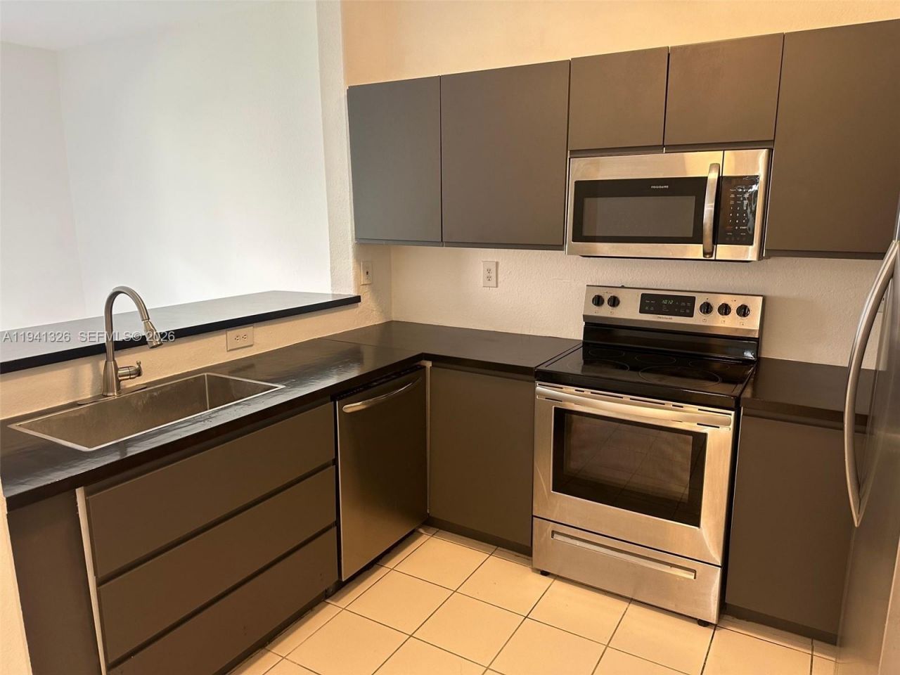 1663 SE 27th Dr, Unit 102, Homestead, FL 33035 Photo