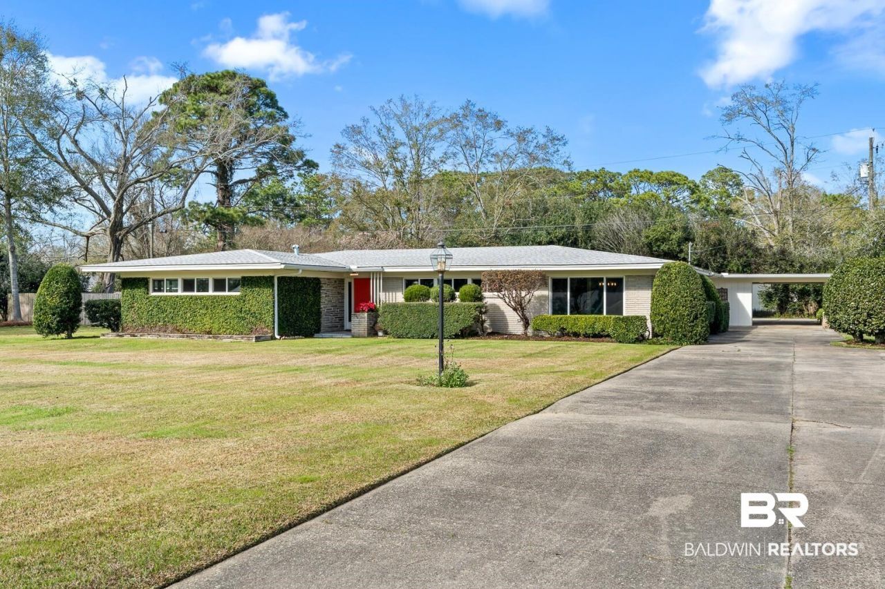 410 W Verbena Avenue, Foley, AL 36535 Main Photo