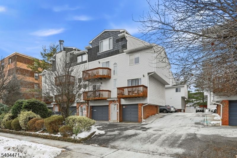 31 Fairmount Ave, Hackensack, NJ 07601 Main Photo