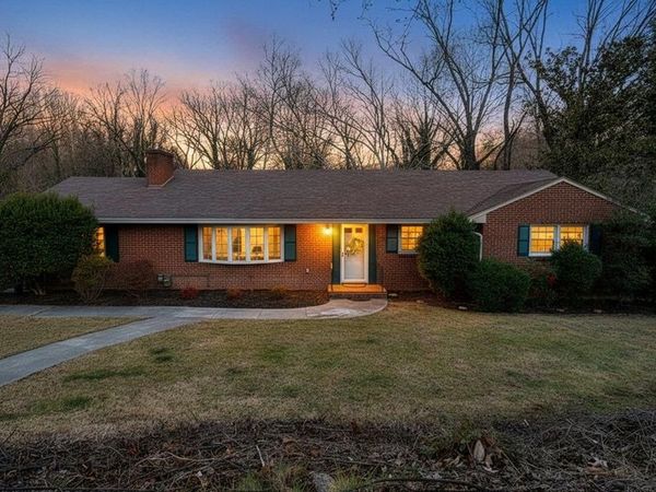 3558 SW HARTLAND RD, ROANOKE, VA 24015