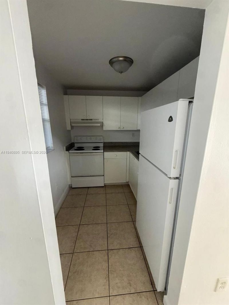 1725 W 60th St, Unit F206, Hialeah, FL 33012 Photo