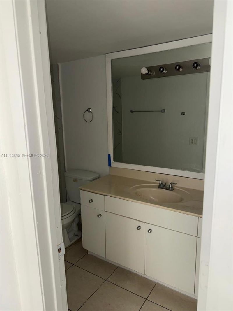 1725 W 60th St, Unit F206, Hialeah, FL 33012 Photo