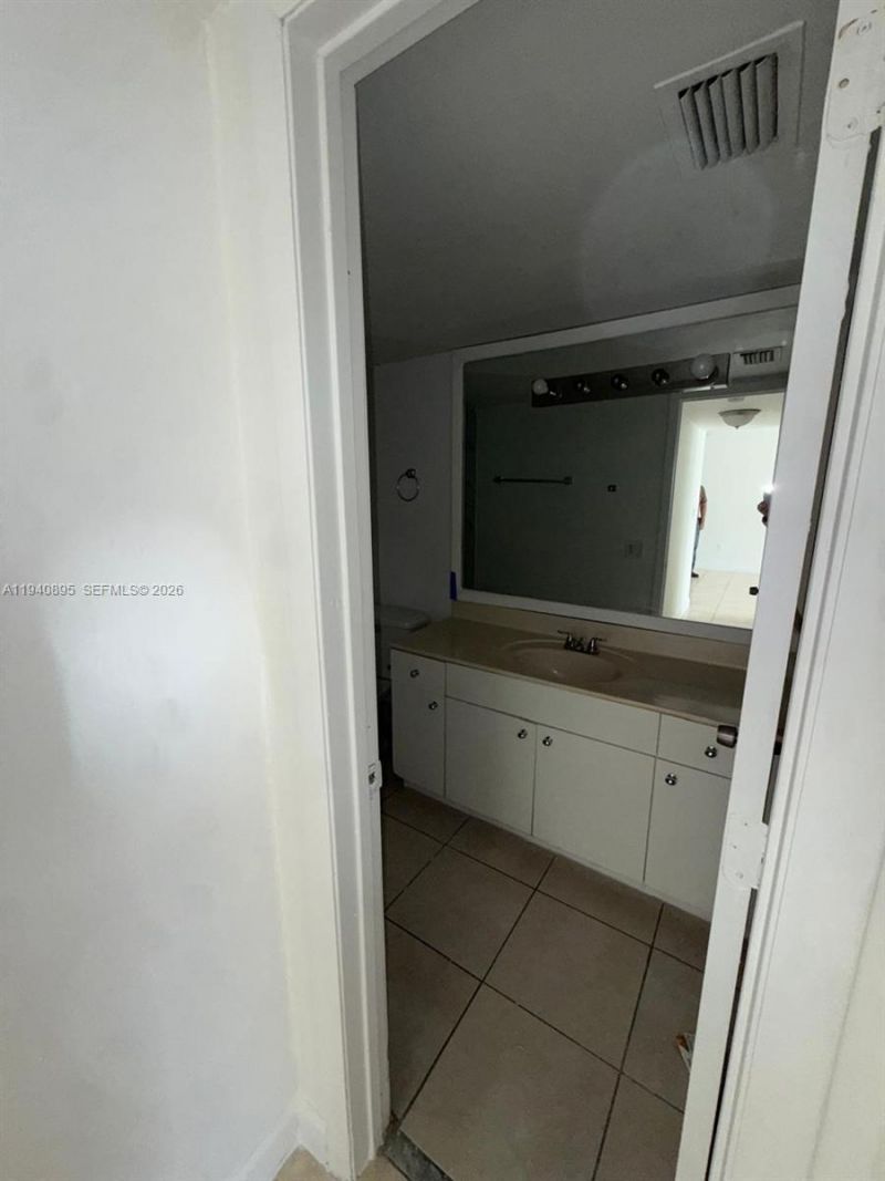 1725 W 60th St, Unit F206, Hialeah, FL 33012 Photo