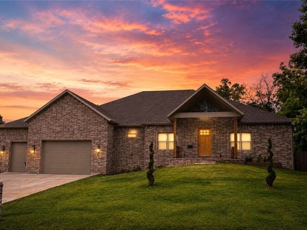 12412 Wildwood Drive, Rogers, AR 72756