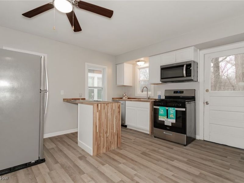 2400 Noble Road, Cleveland Heights, OH 44121 Photo 7