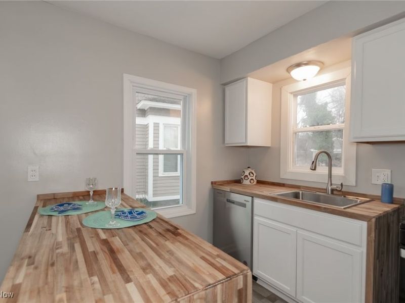 2400 Noble Road, Cleveland Heights, OH 44121 Photo 8