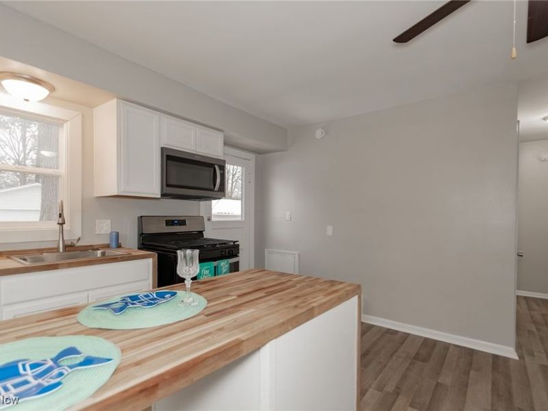 2400 Noble Road, Cleveland Heights, OH 44121 Photo 9