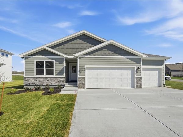501 SW Newport Drive, Blue Springs, MO 64014
