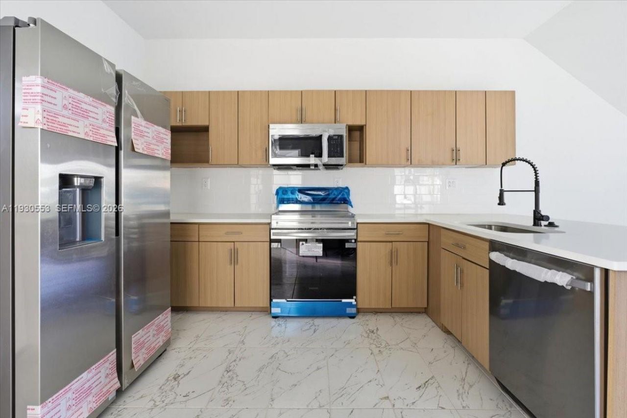 1126 NW 28 , Unit 1126, Miami, FL 33127 Photo