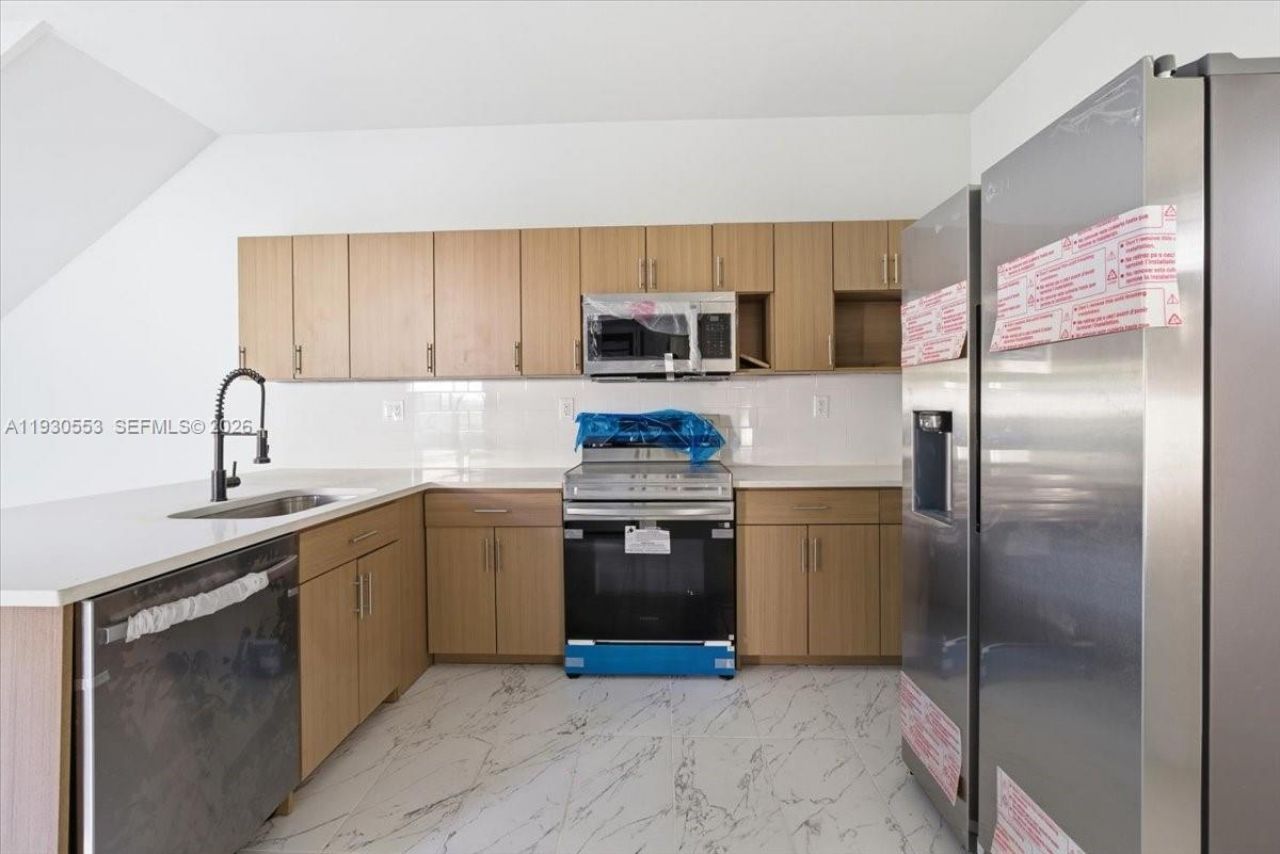 1126 NW 28 , Unit 1126, Miami, FL 33127 Photo