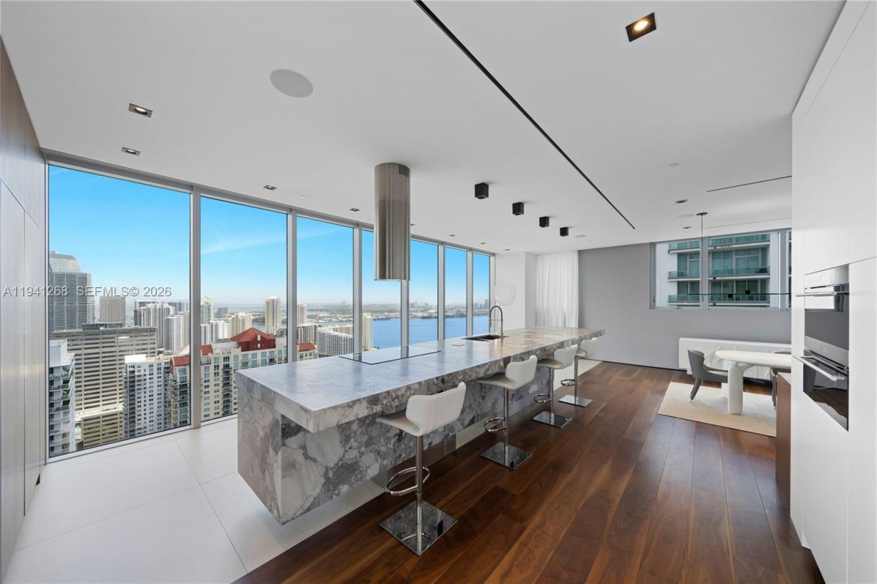 1300 Brickell Bay Dr , Unit 4401, Miami, FL 33131 Photo