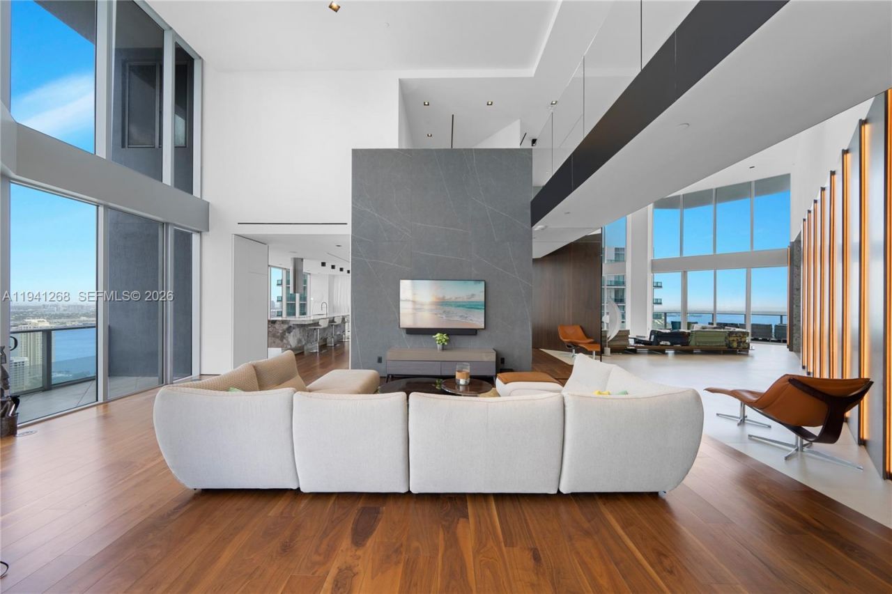 1300 Brickell Bay Dr , Unit 4401, Miami, FL 33131 Photo