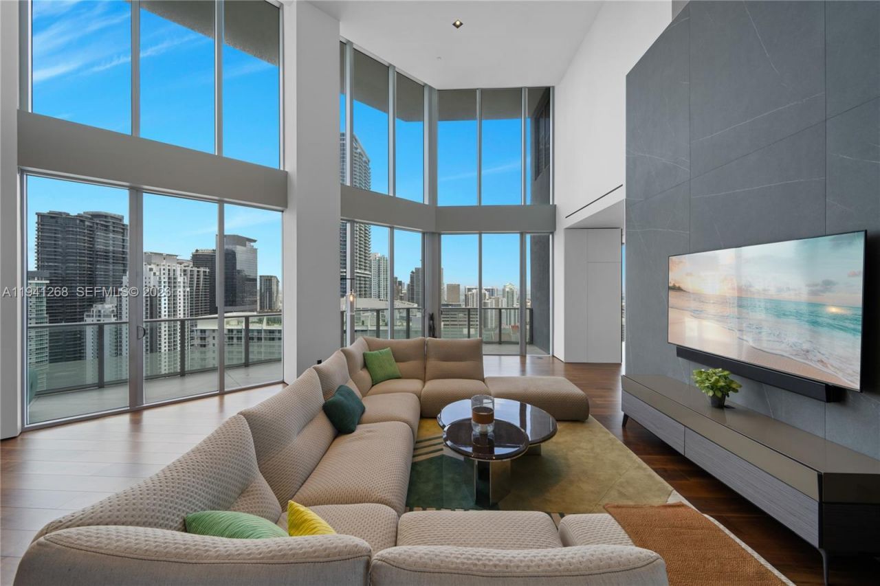 1300 Brickell Bay Dr , Unit 4401, Miami, FL 33131 Photo