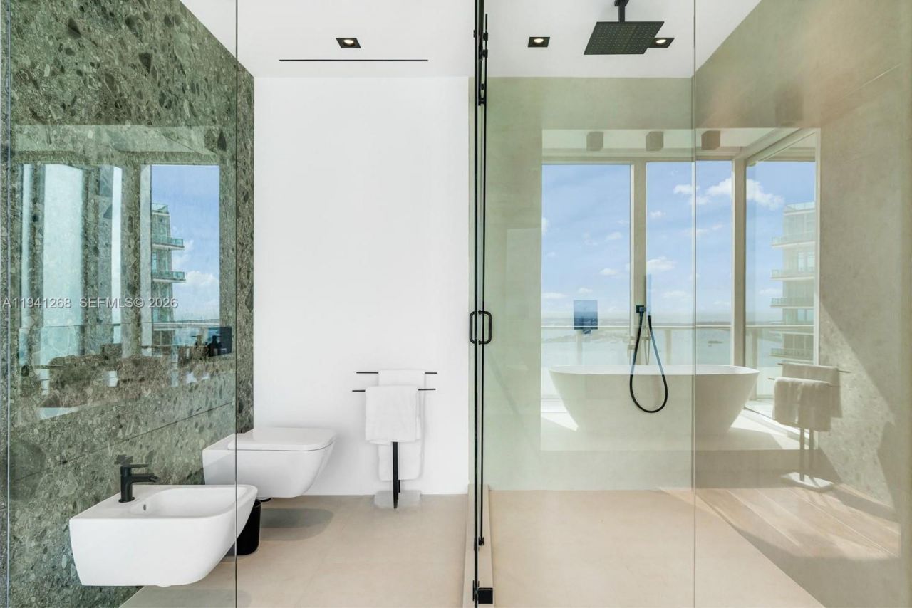 1300 Brickell Bay Dr , Unit 4401, Miami, FL 33131 Photo