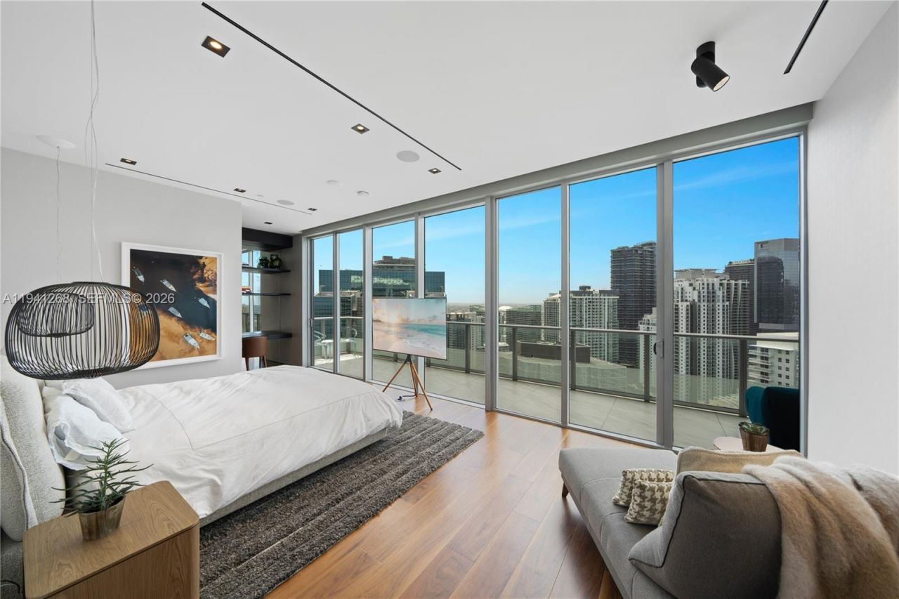 1300 Brickell Bay Dr , Unit 4401, Miami, FL 33131 Photo