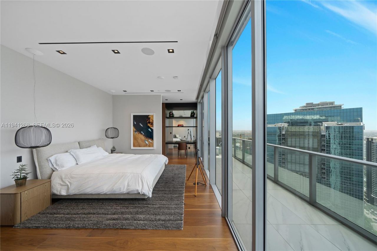 1300 Brickell Bay Dr , Unit 4401, Miami, FL 33131 Photo