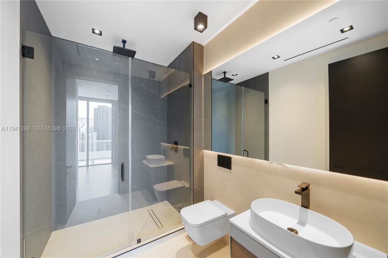 1300 Brickell Bay Dr , Unit 4401, Miami, FL 33131 Photo