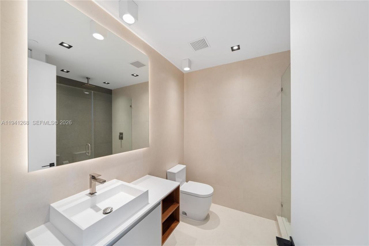 1300 Brickell Bay Dr , Unit 4401, Miami, FL 33131 Photo