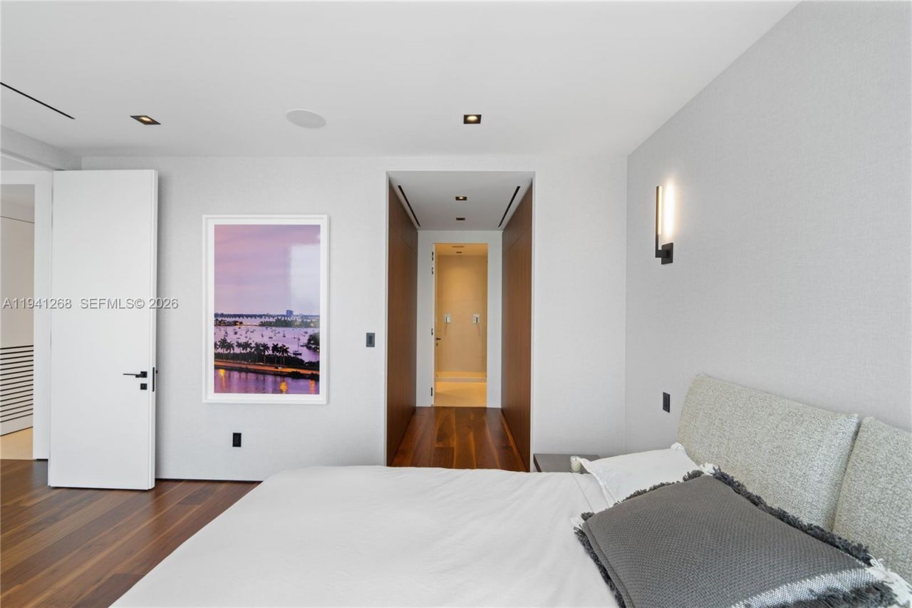 1300 Brickell Bay Dr , Unit 4401, Miami, FL 33131 Photo