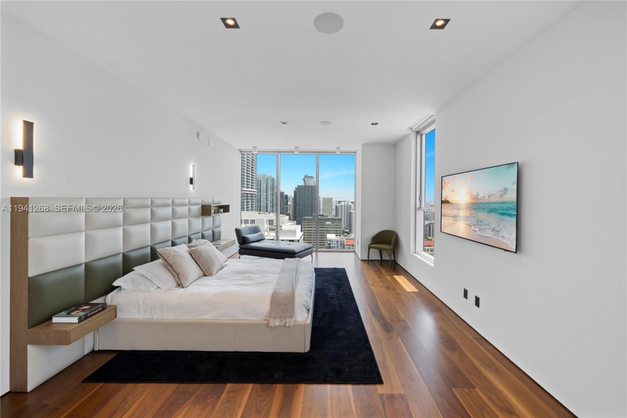 1300 Brickell Bay Dr , Unit 4401, Miami, FL 33131 Photo