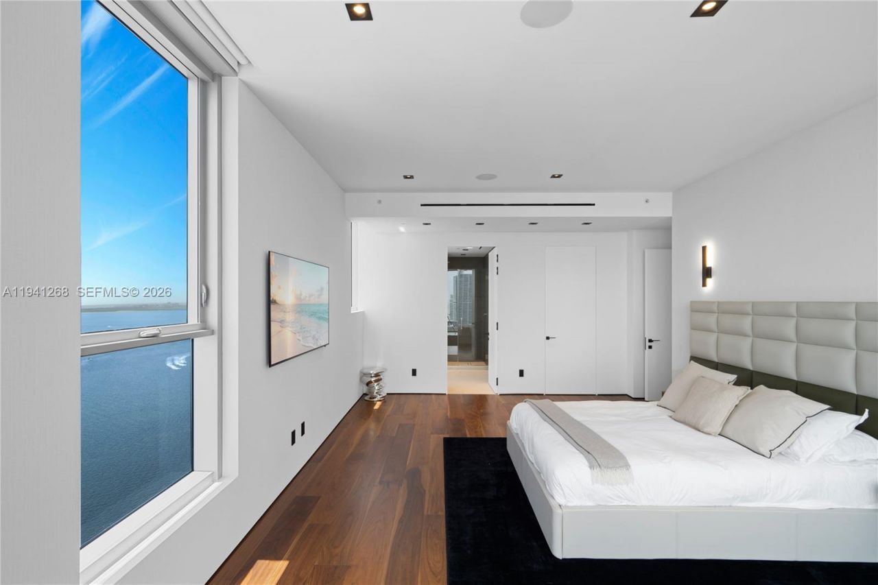 1300 Brickell Bay Dr , Unit 4401, Miami, FL 33131 Photo