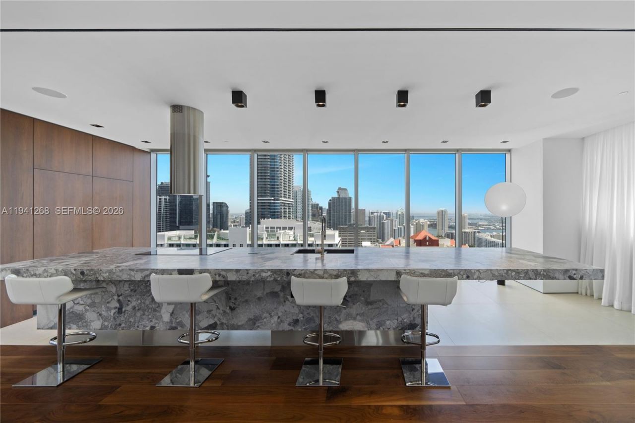 1300 Brickell Bay Dr , Unit 4401, Miami, FL 33131 Photo