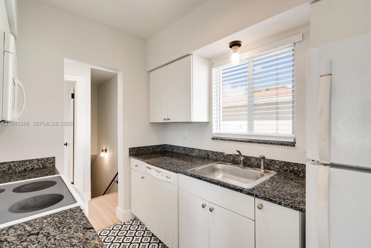 2922 S Le Jeune Rd, Unit 2, Coral Gables, FL 33134 Photo